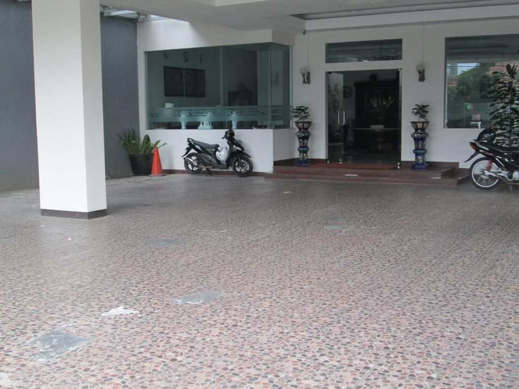 Emia Hotel Bandung Bagian luar foto